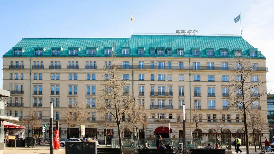Luxushotel am Pariser Platz: Kritische Gesellschafter gegen Adlon-Verkauf