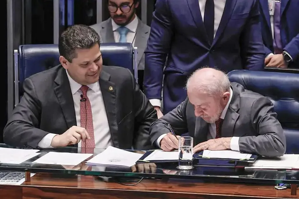 No Congresso, Lula promulga fim da escala 6×1: ‘um pouco mais de prazer na vida do trabalhador’