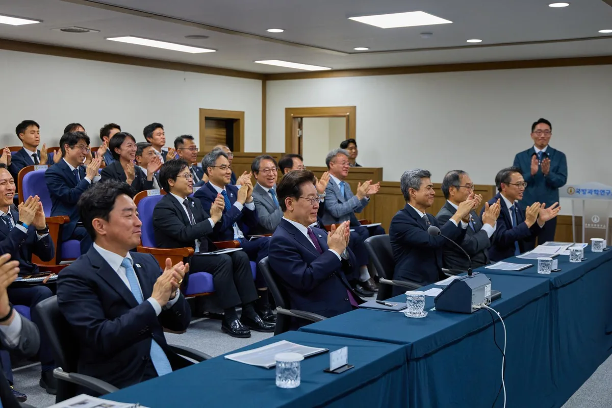 靑 “극초음속 탄도미사일 첫 시험발사 성공”