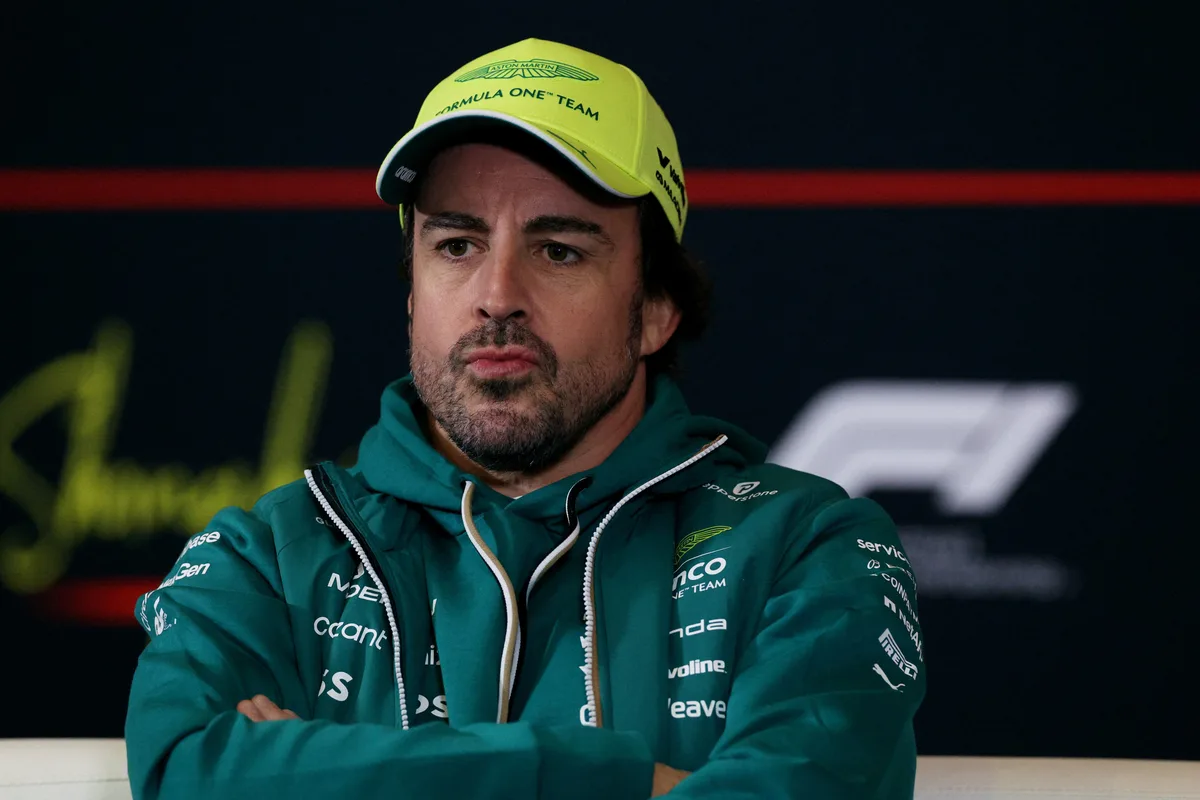 Fernando Alonso sigue sin dar pistas sobre su futuro, pero avisa a la F1: “Se han asesinado circuitos este año”