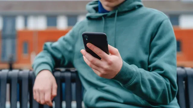 Conhece homem online e acaba abusado em motel de Braga. Tem 13 anos