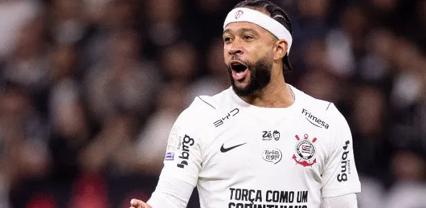 Memphis chega ao CT do Corinthians e está à disposição na Libertadores