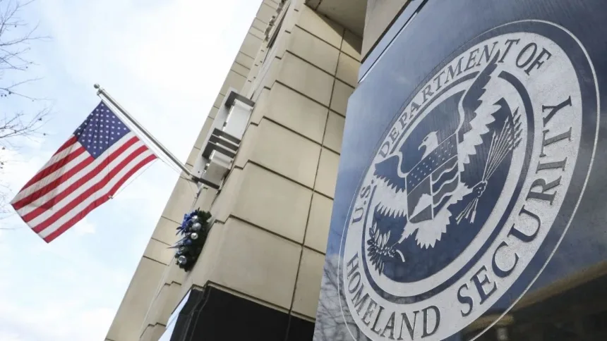 «Salga ahora o será deportado»: Anunciaron el fin inmediato del TPS para venezolanos con una dura advertencia