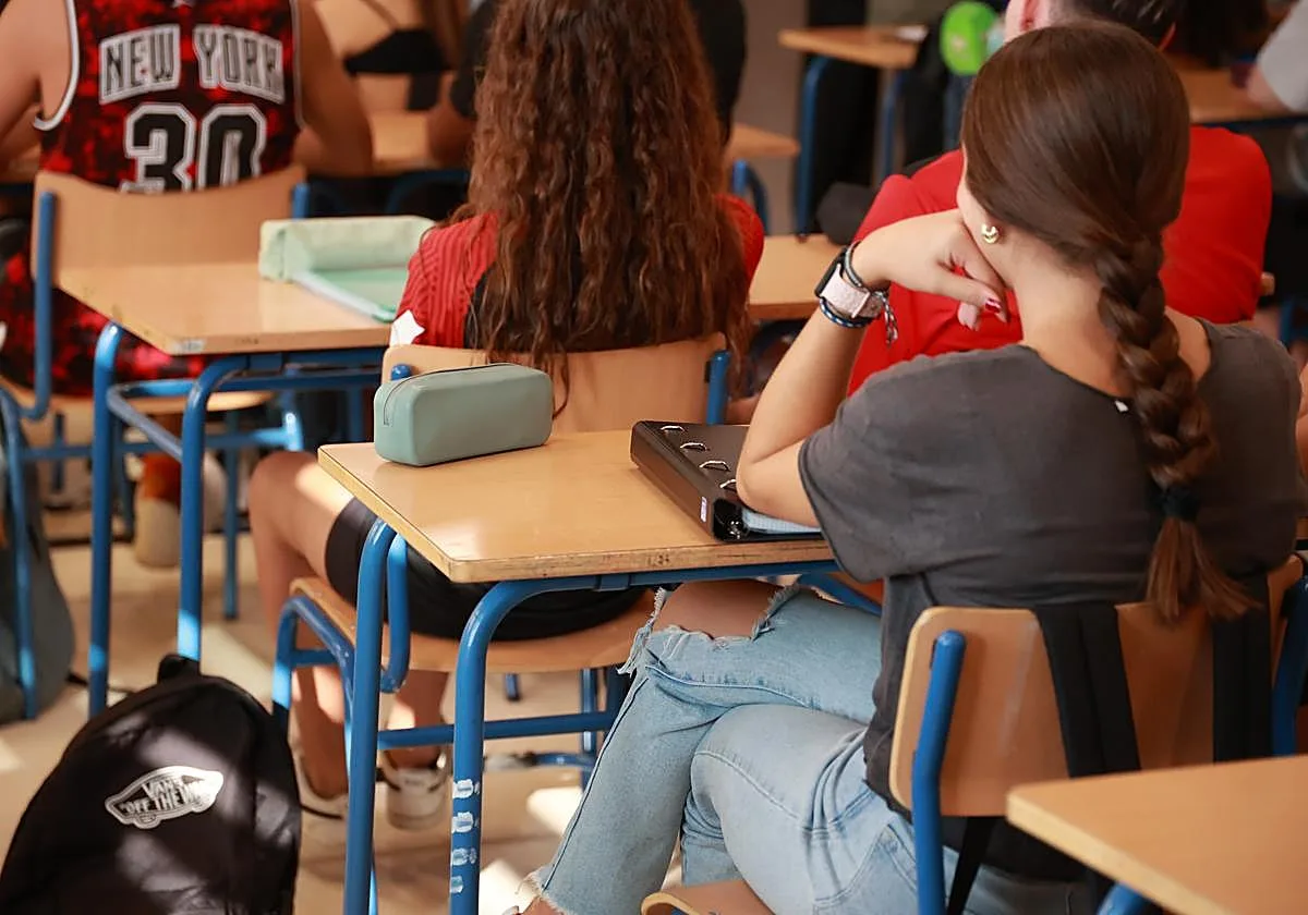 Andalucía inicia este martes el curso con 887.532 alumnos de ESO, Bachillerato y FP, 11.600 menos que hace un año