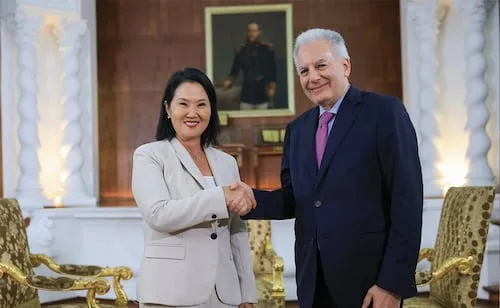 Hijo Mario Vargas Llosa, el nuevo embajador de Perú en EU; Keiko Fujimori oficializa designación de Álvaro Vargas Llosa