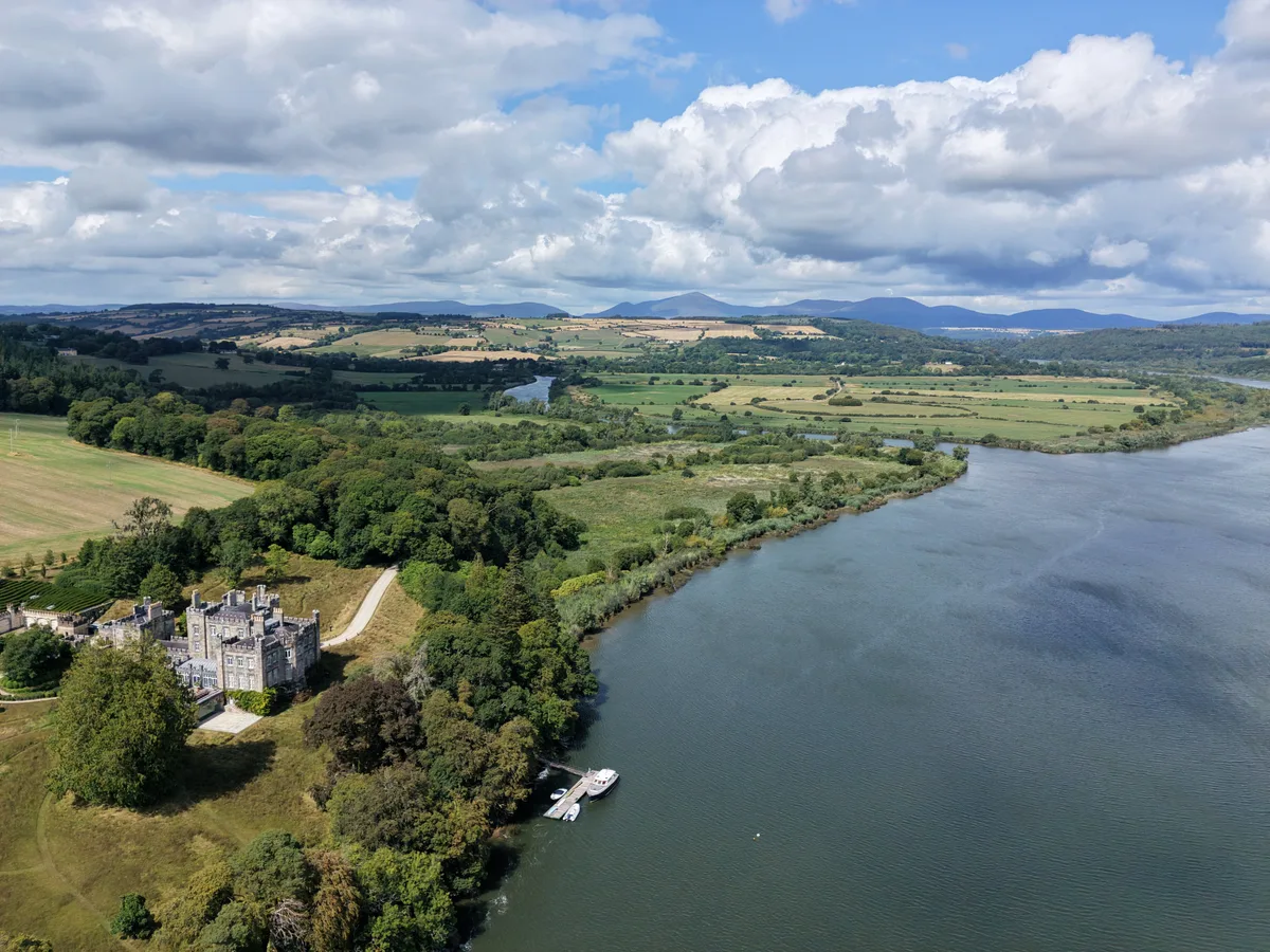 Mark Zuckerberg, da Meta, compra castelo do século XIX no sudeste da Irlanda