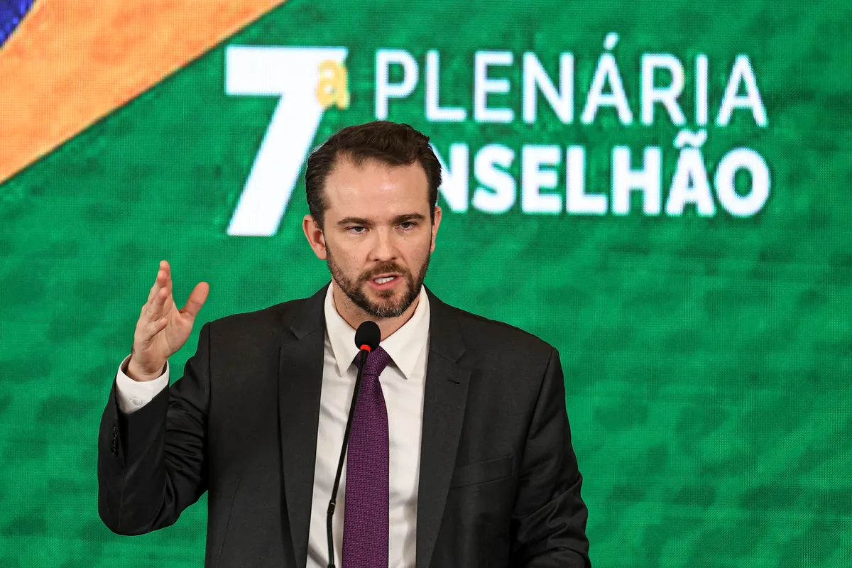 Durigan compara reajuste do Bolsa Família a medida de Bolsonaro em 2022