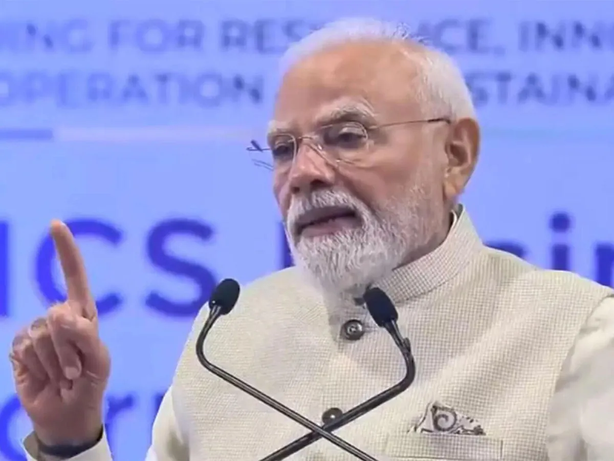 'Trade barriers rising globally, India building bridges': PM Modi at Brics business forum