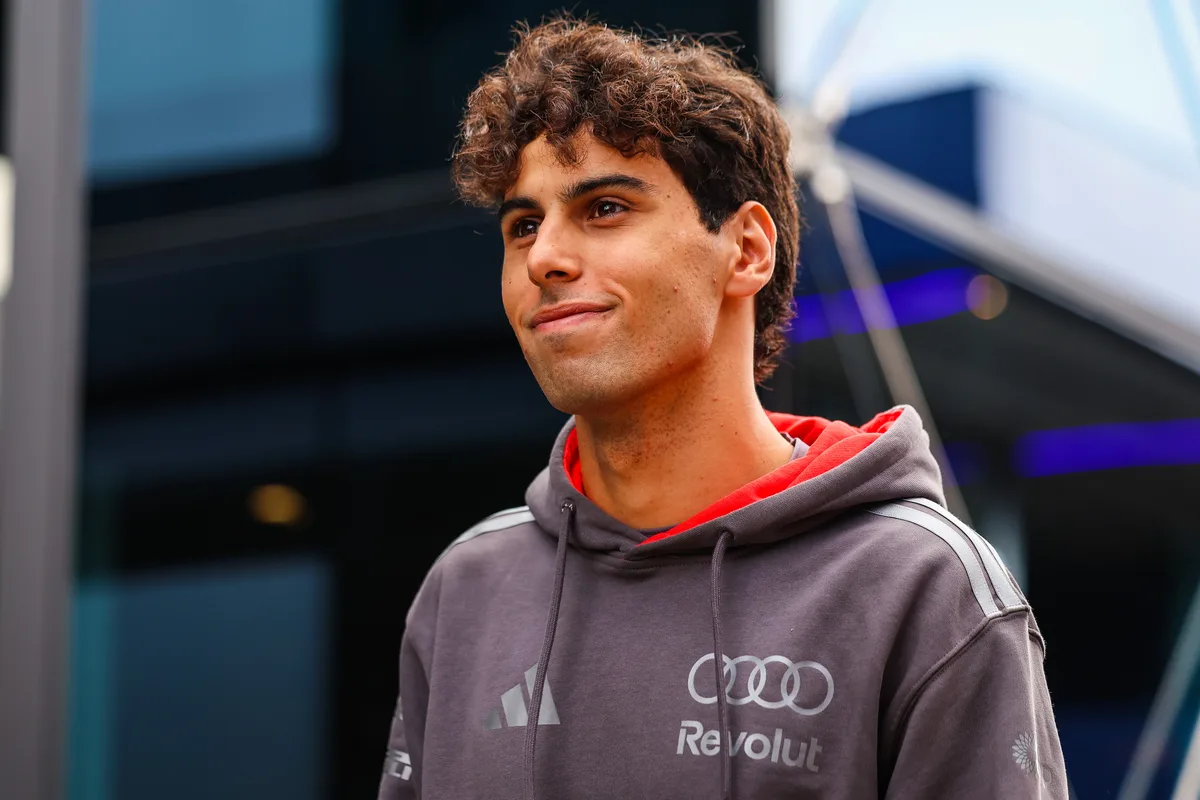 Comentaristas destacam semestre positivo de Bortoleto ao superar Hulkenberg e limitações da Audi