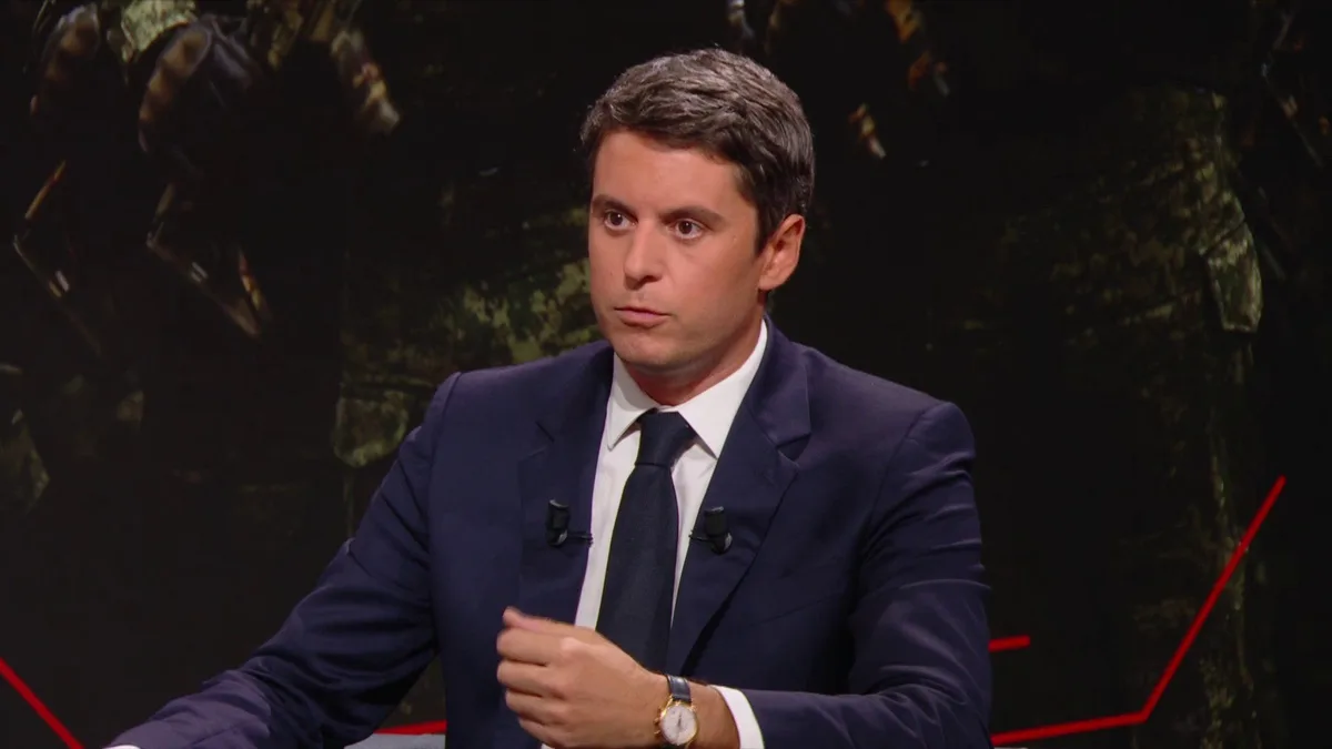 "Pas possible, ni souhaitable": Gabriel Attal pas favorable à une baisse des taxes sur le carburant