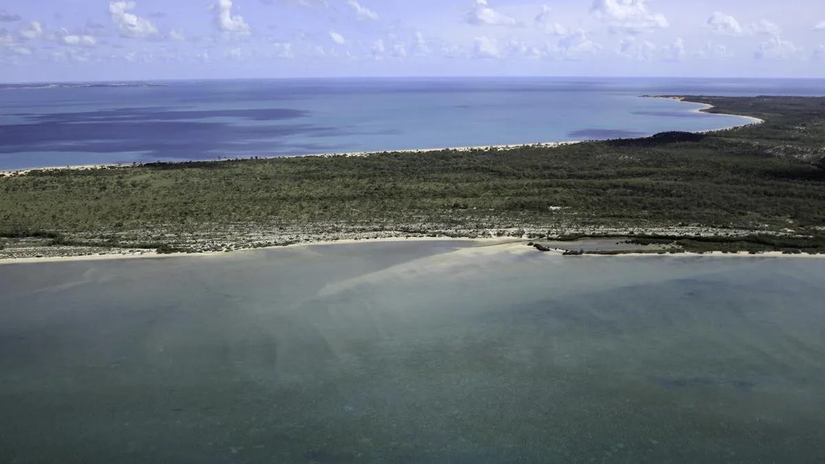 Emergency crews on way to remote plane crash site