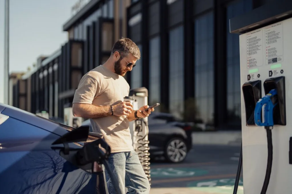Rede Mobi.E bate recorde com mais de 1,1 milhões de carregamentos em agosto