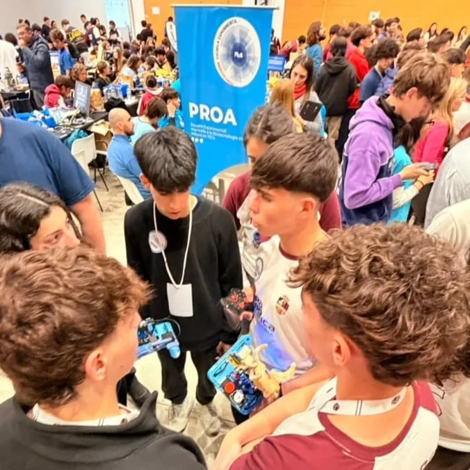 Robots, alianzas y trabajo en equipo: cómo es la competencia que reúne a estudiantes de todo el país