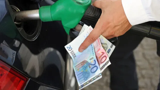 Combustíveis: Governo nega "taxa ilegal", mas parte do ISP rende à IP