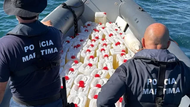 Polícia Marítima apreende 80 jerricãs de combustível a flutuar no Tejo