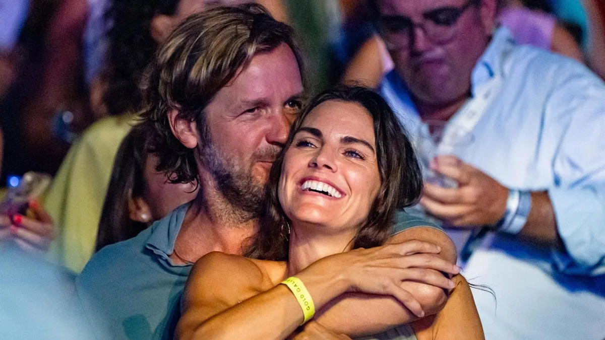 La historia de amor sin boda de Amaia Salamanca y Rosauro Varo: de una fiesta en Ibiza hace 16 años a sus “baches” y sus tiernas fotos viendo a Taburete