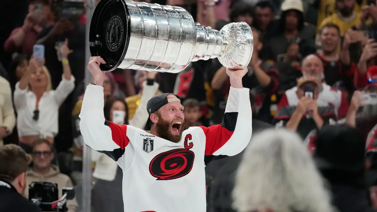 Hurricanes sign captain Jordan Staal to one-year contract extension