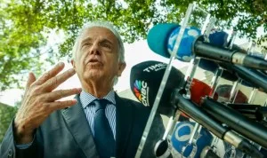 Ministro da Defesa tem celular clonado por criminosos que pedem dinheiro a contatos