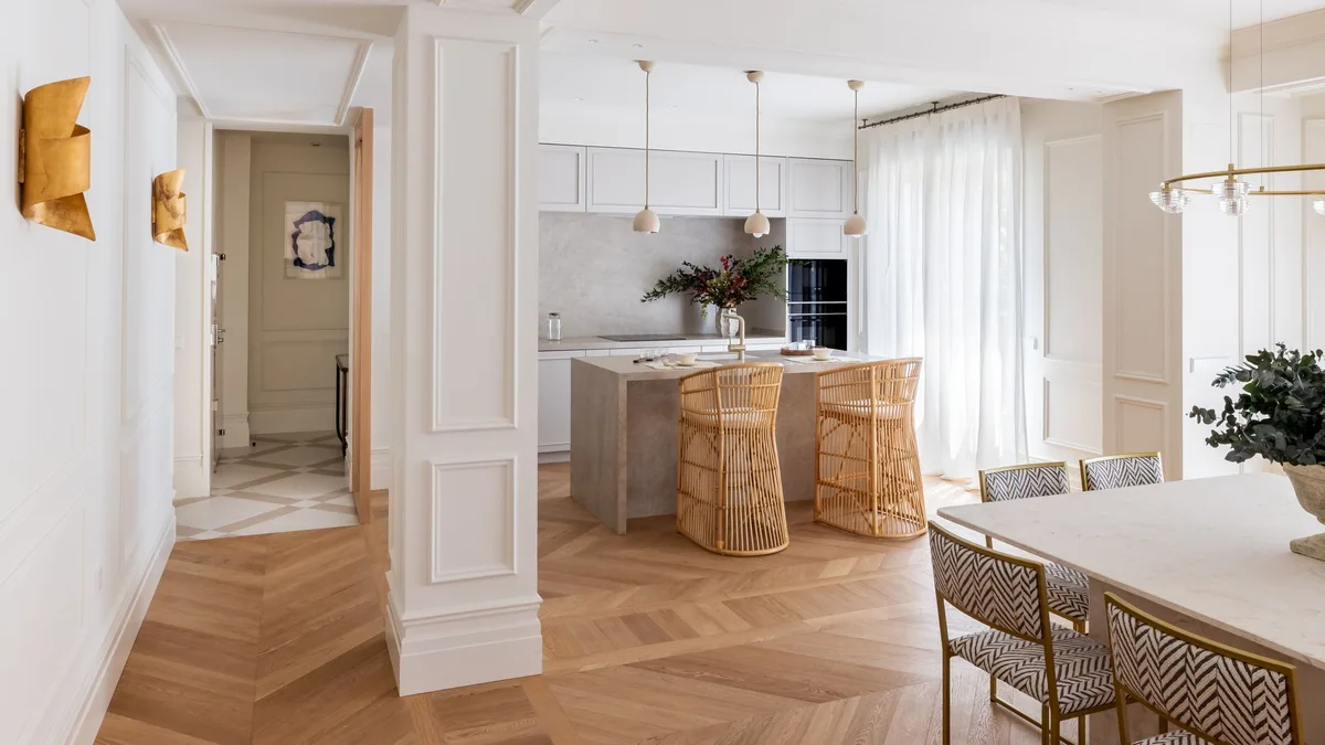 Ni tirar tabiques ni cambiar los suelos: 10 pequeñas reformas para renovar tu casa con pintura, puertas y molduras