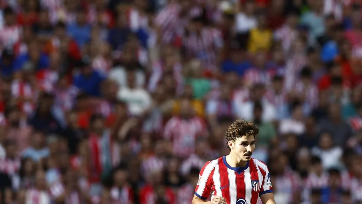 Julián Álvarez, baja en el entrenamiento del Atlético por una indisposición