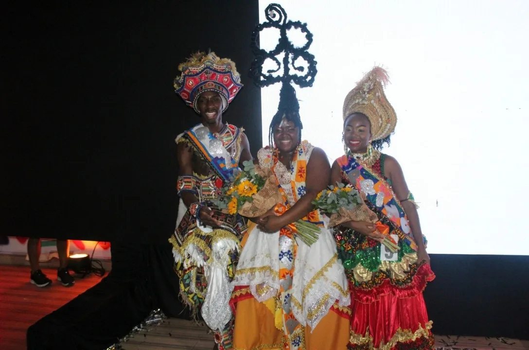 Concurso de beleza negra elege nova realeza em Salvador