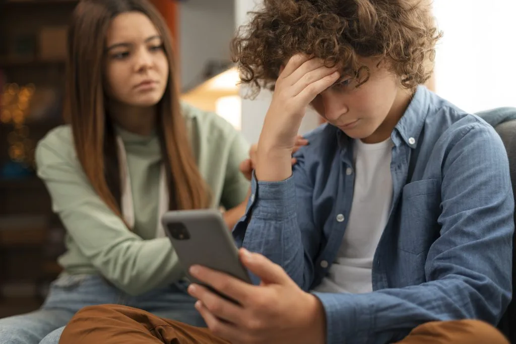#NotOnOurFeed: Campanha europeia reúne jovens, famílias e professores no combate ao ciberbullying