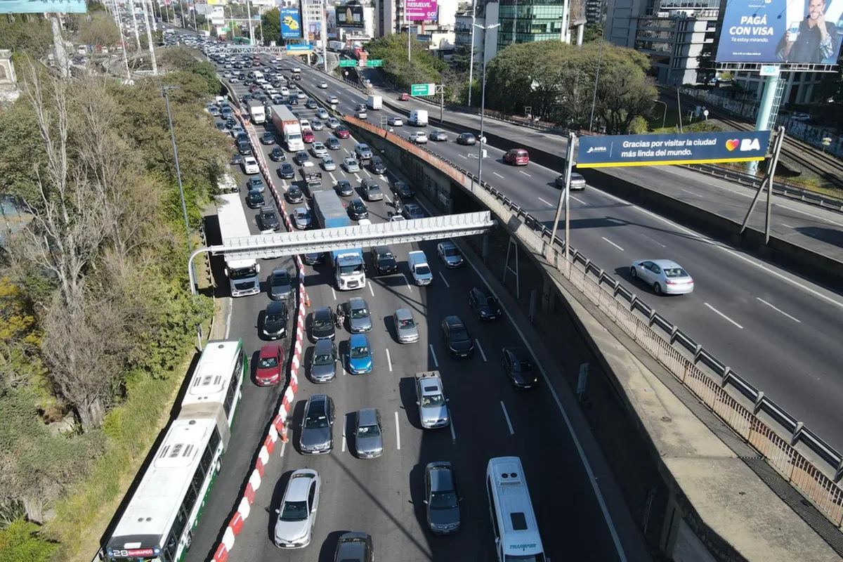 Qué pasó en General Paz y Avenida Lugones: la explicación oficial de Metrogas sobre la obra de emergencia que provoca caos de tránsito