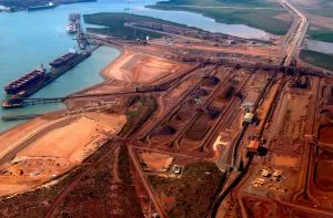 Minério fica estável enquanto traders avaliam estoques em portos e retorno de usinas