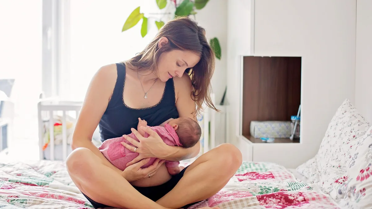 Dos expertas en lactancia, sobre la salud mental perinatal: "La lactancia disfrutada, y no solo la leche materna, debería ser el estándar de salud"
