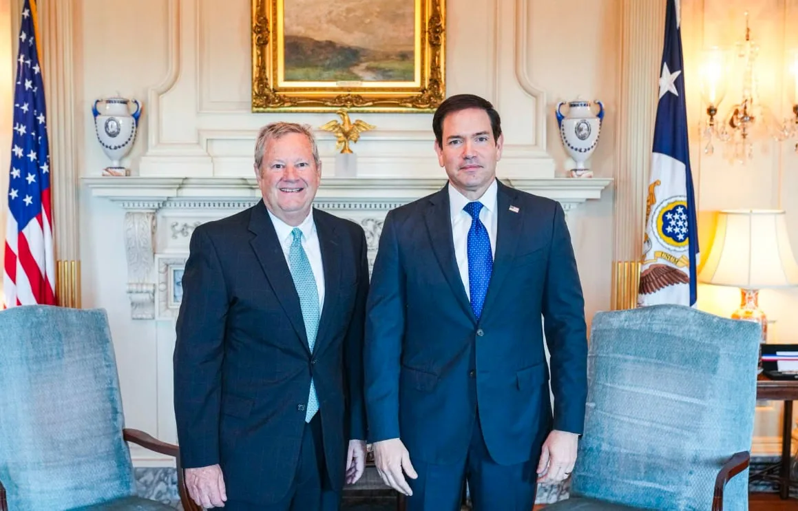 Marco Rubio recibió al jefe de la misión de Estados Unidos en Cuba para evaluar la entrega de USD 100 millones en ayuda humanitaria