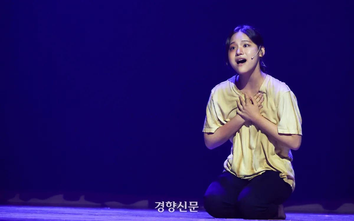 ‘I’d Give My Life for You’를 열창하는 고등부 허진