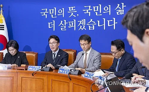 與 "李대통령, 태릉 골프때도 근무태세…주진우 스토킹 도넘어"