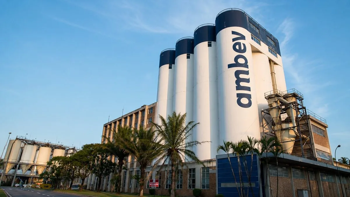 Ambev abre trainee com salário de R$ 9,5 mil, benefícios e experiências no exterior; veja como participar