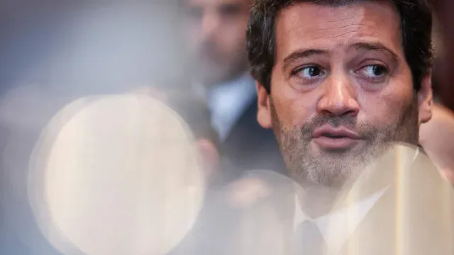 Ventura desafia Carneiro a baixar IVA dos combustíveis de 23% para 13%