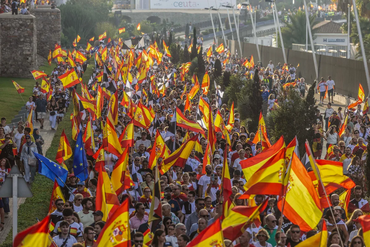 Feijóo y Abascal unen fuerzas en la protesta por Ceuta y acusan a Sánchez de “mentir” a los españoles: “Es un traidor”