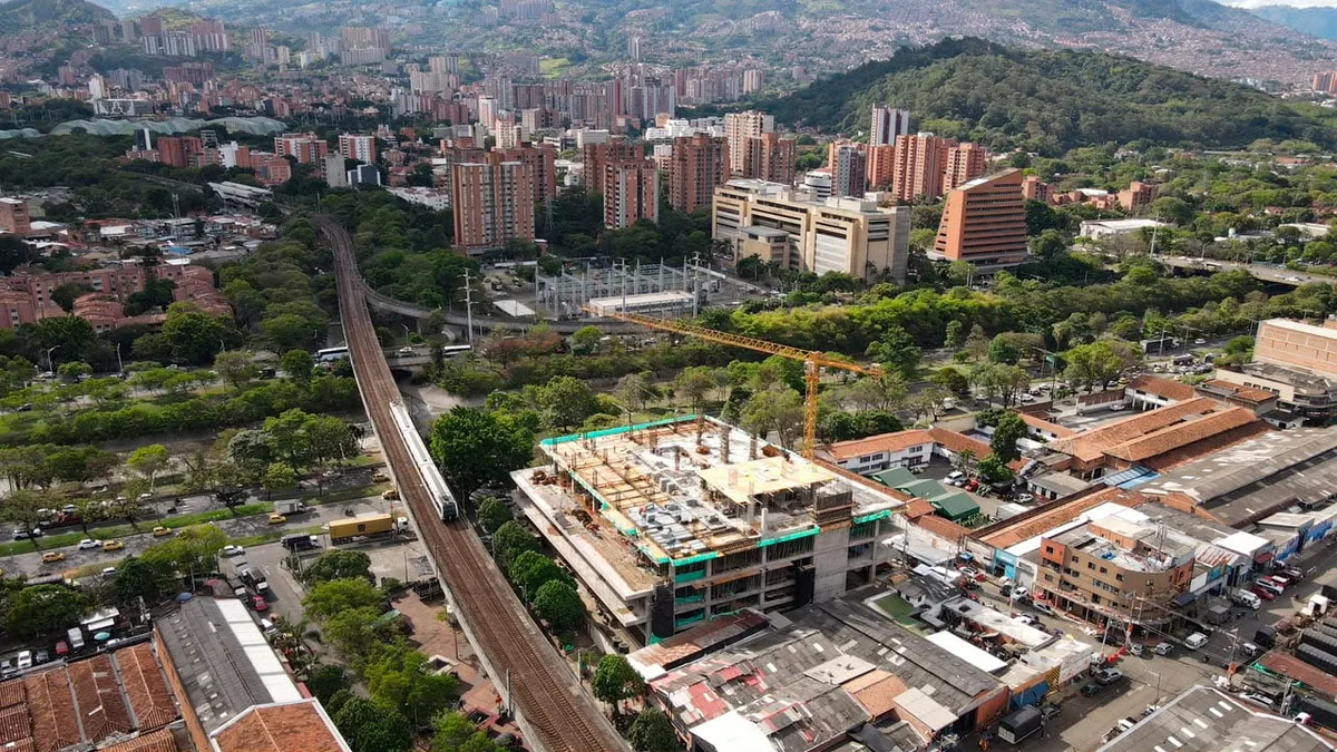 Así avanza la construcción del ‘Pentágono’ de Medellín: será la sede del Escudo de las Américas de Donald Trump en Colombia