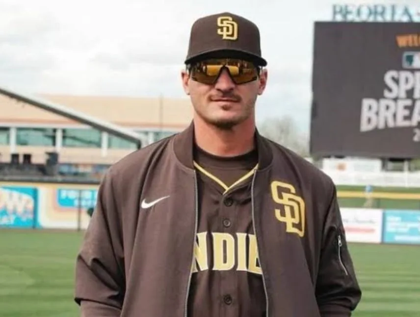 ICE libera al expelotero venezolano Oswaldo Pirela bajo fianza