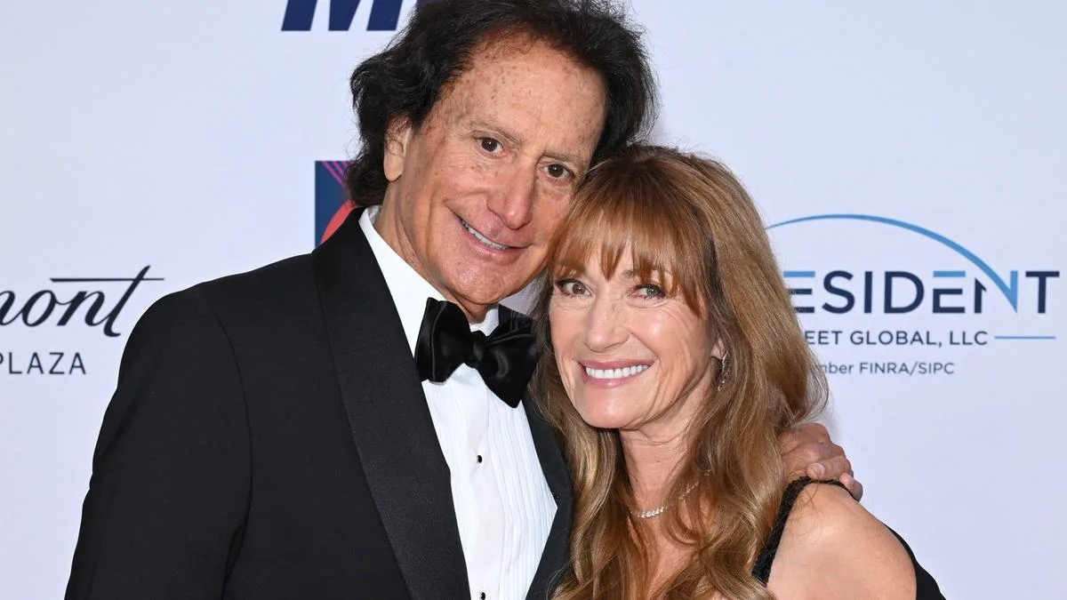Jane Seymour celebrates monthly anniversary with fiance John Zambetti