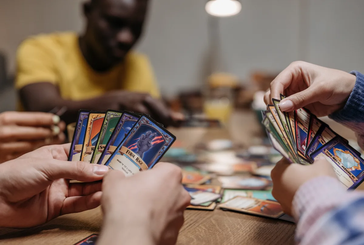 8 jogos de cartas para aproveitar com a família e os amigos