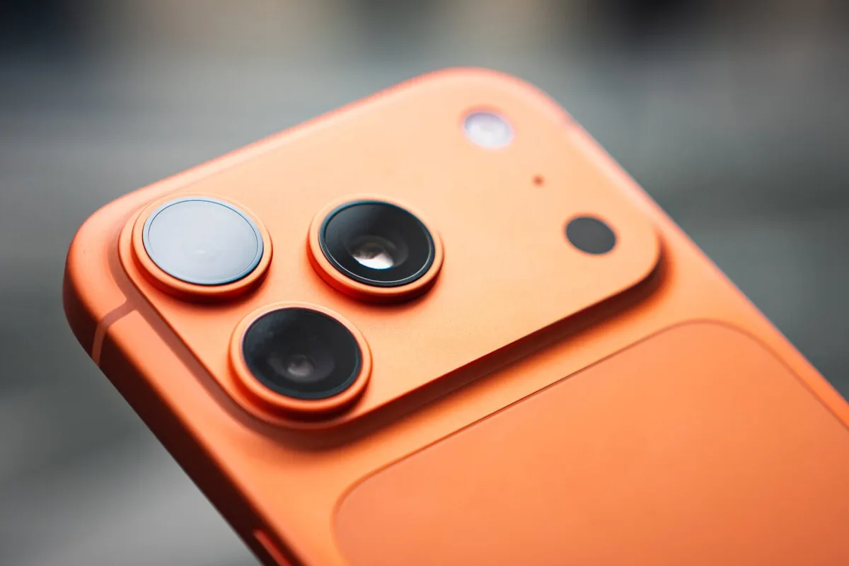 iPhone et images générées par IA : Apple travaille sur un badge pour certifier les photos authentiques