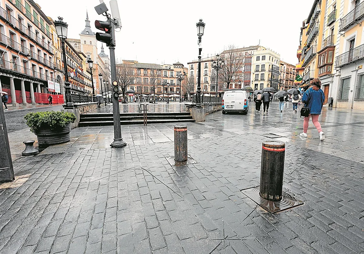 Velázquez pide a Vox que apoye la Zona de Bajas Emisiones y Marín mantiene su rechazo
