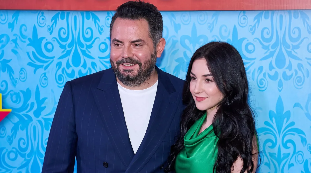 José Eduardo Derbez responde tras negarse a besar a Paola Dalay en medio de rumores de separación