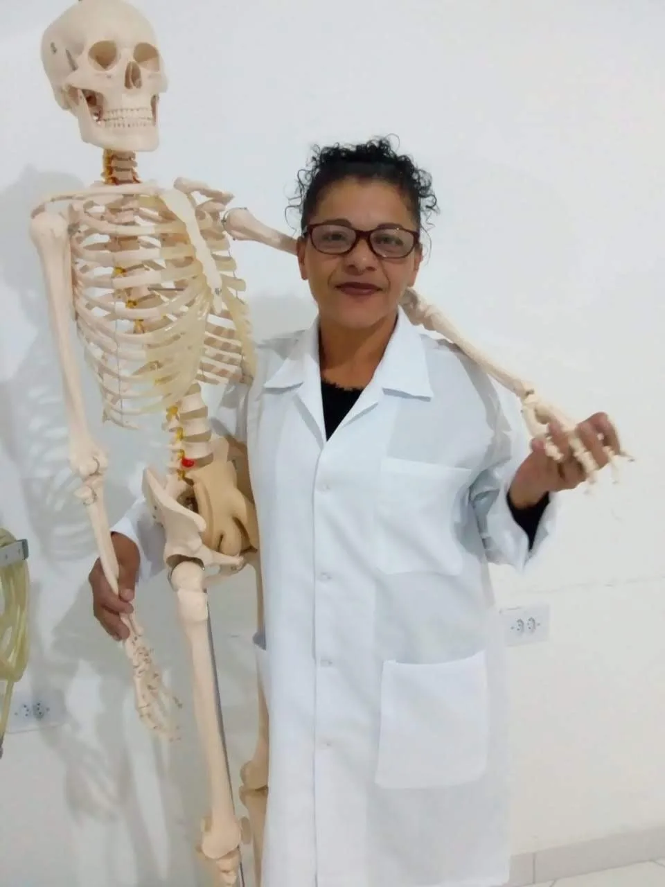 'Tem que assistir ao g1': aluna do EJA tira 9 em geografia e comemora nota com o neto