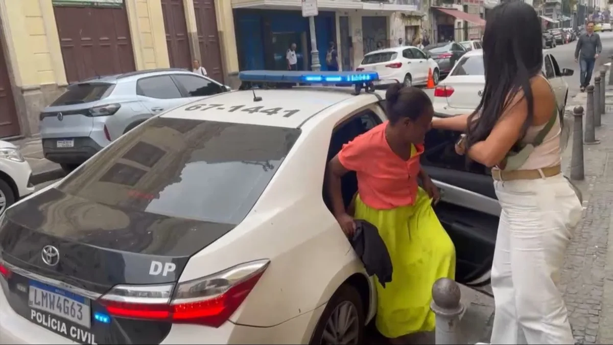 Polícia prende foragida suspeita de aliciar menores de idade para esquema de abuso sexual no Rio
