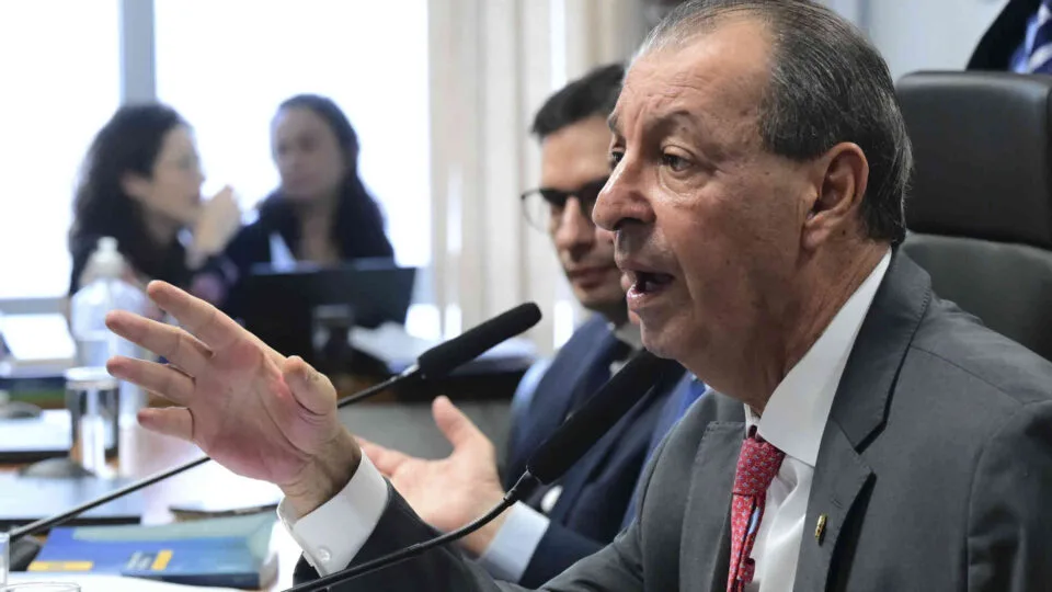 Escândalo envolvendo Moraes não paralisa agenda governista e Senado segue com escala 6×1