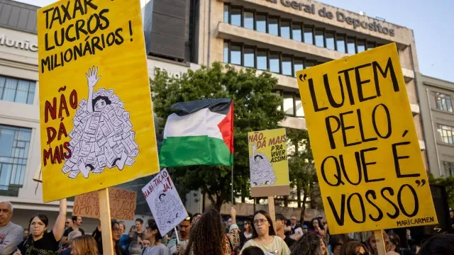Mais de 50 pessoas acampam no Porto pelo direito à habitação