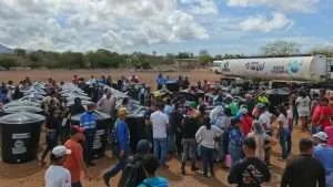 Familias de Las Guevaras en Nueva Esparta recibieron tanques de agua