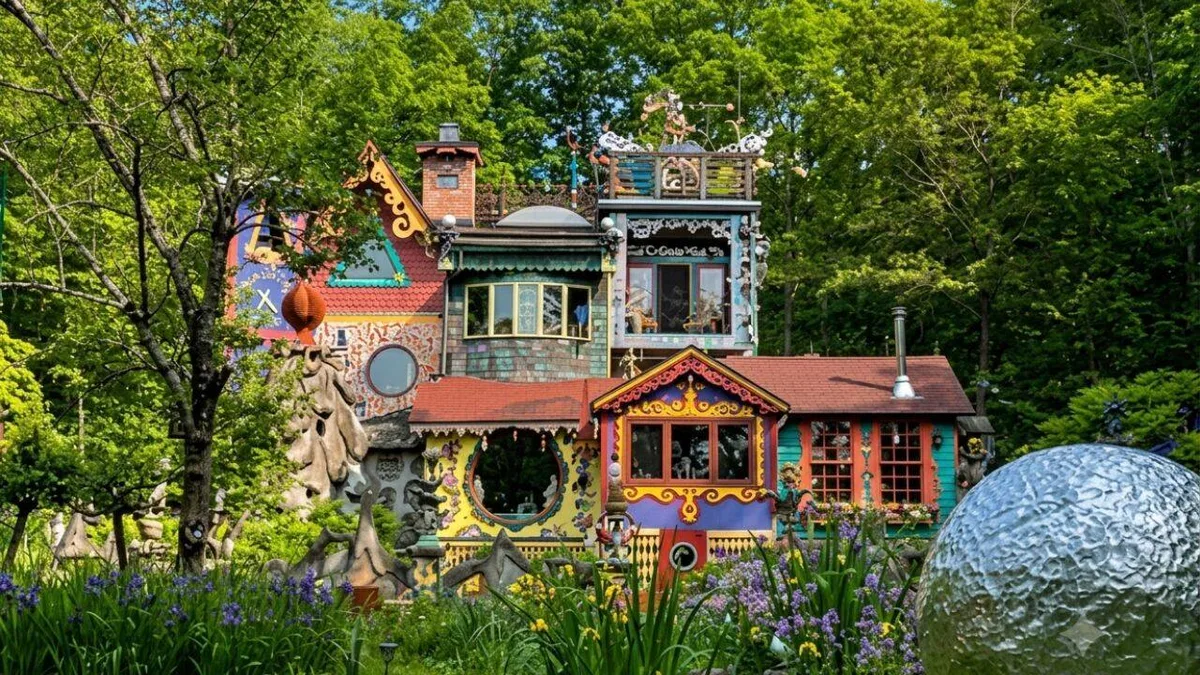 Artist turns 600-square-foot cabin into 5,000-square-foot home and living artwork over 37 years