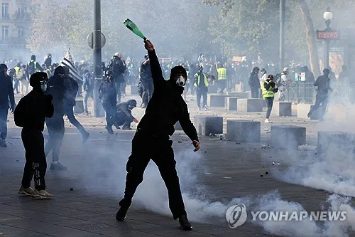 과격시위 넘어 약탈까지…프랑스 시위 격화에 공권력 시험대