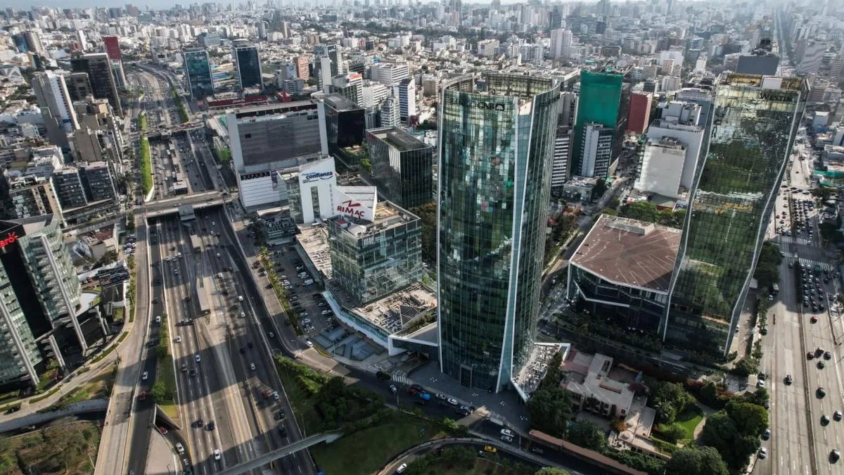 Perú aceleró su crecimiento pese a las caídas de minería y pesca: creció 3,23% en agosto, impulsado por construcción y comercio